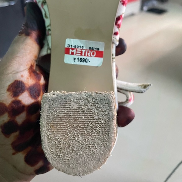 Metro cream flower pattern shoes - Picture 5 of 7